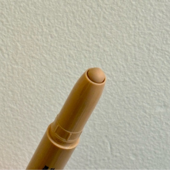 Touch A Gleam Multi Contour Stick in #01 Nude Beige - Picture 4 of 7